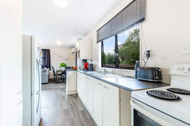 25 and 25A Lilburn Crescent Massey_4