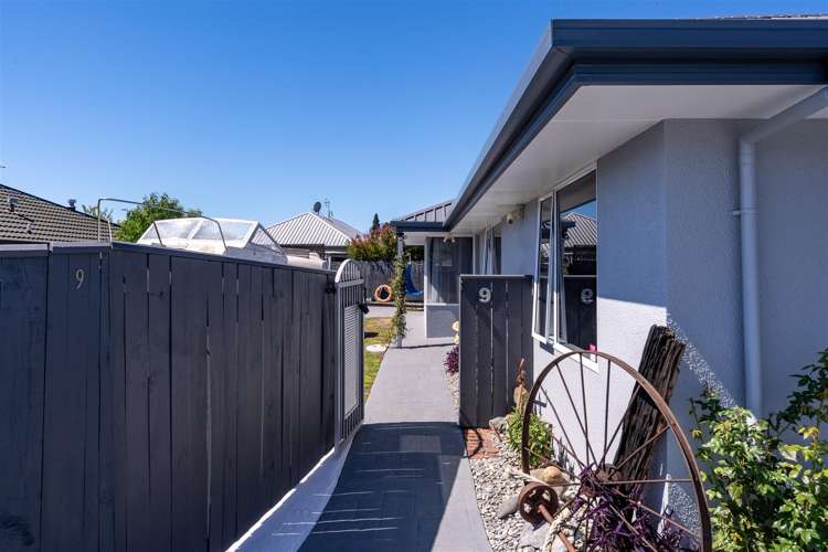 9 Vining Crescent Stoke_2