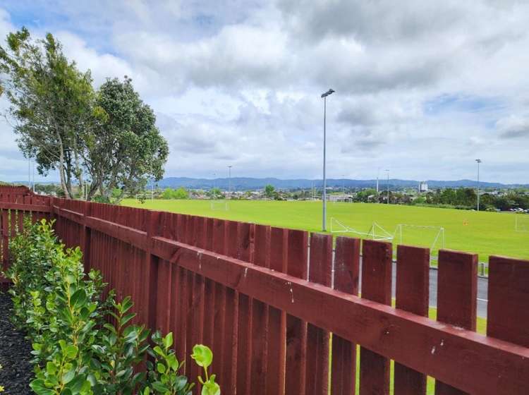 2/8 Treasure Lane Te Atatu South_7