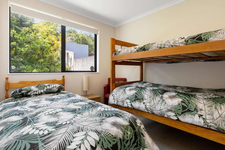 1/202 Lake Terrace Waipahihi_14