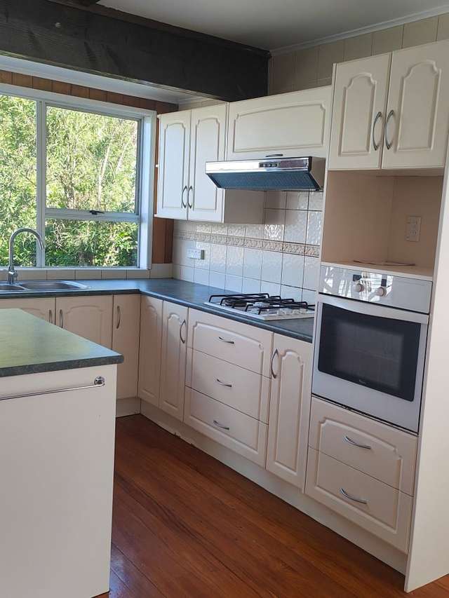 Renovated 3-Bedroom Independent Home with sunroom