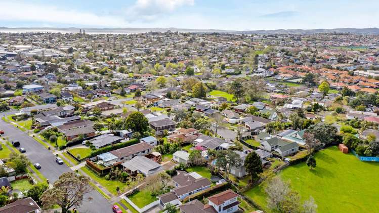 16 Booralee Avenue Botany Downs_29