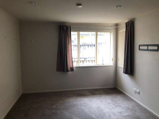 16 Nobleman Place Hamilton East_3