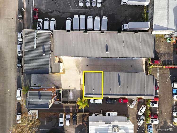 2/9 Vialou Street Hamilton Central_21