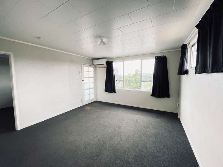 8 Anzac Parade Hamilton Central_4