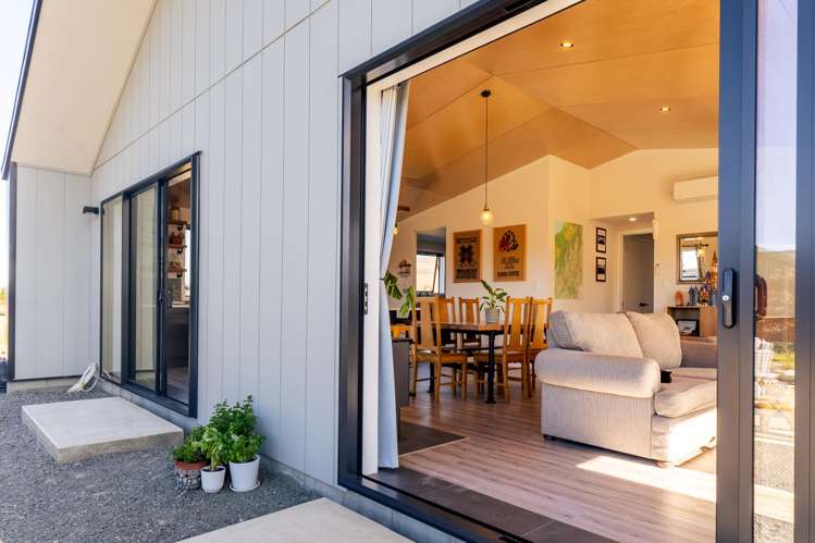 1 Tussock Crescent Twizel_12