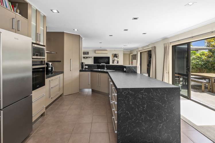 24 Devoy Drive Owhata_6