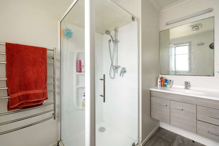 1/19 Greta Street Glenview_12