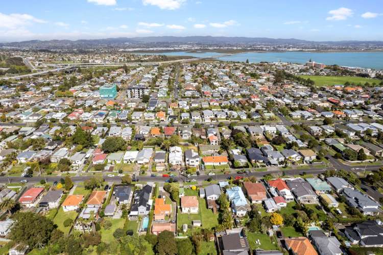 65 Kiwi Road Point Chevalier_13