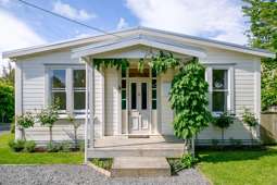 Sunlit, spacious cottage retreat