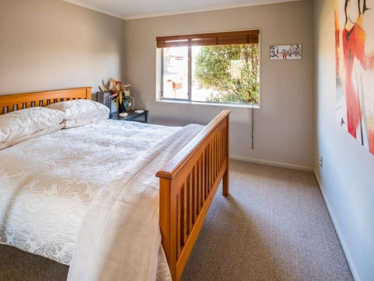 33 Saint Ives Drive Camborne_10