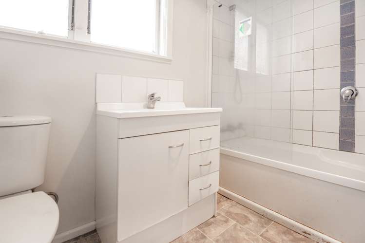 1215 Norfolk Crescent Mayfair_6