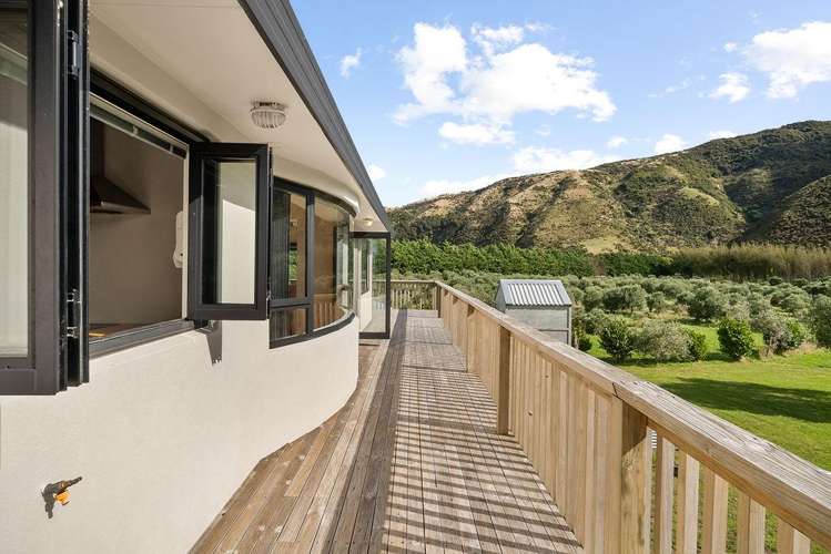 1276 Coast Road Wainuiomata_8