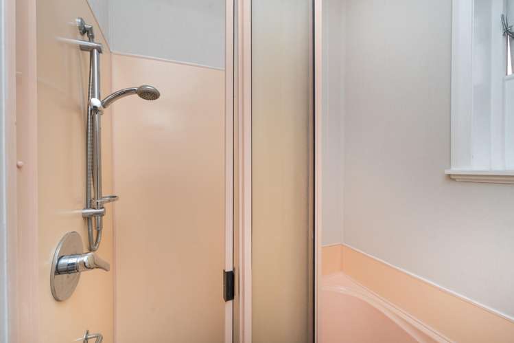 121 Savage Crescent West End_11