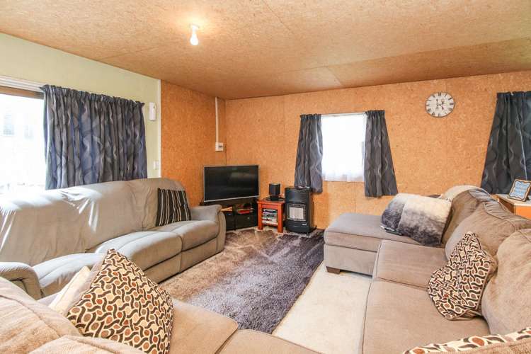 5 Karina Place Glen Eden_12