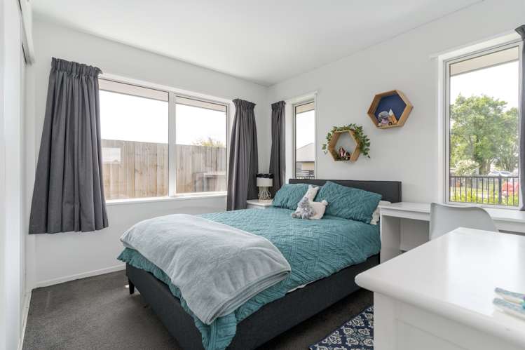 17 Lesley Keast Place Hornby_5