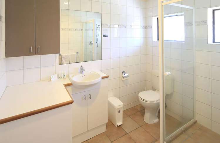 1B/3-7 Fourth Avenue Onetangi_10