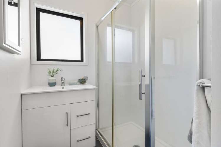 2/128a Bruce Mclaren Road Henderson_10