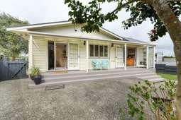 Family home in prime school location