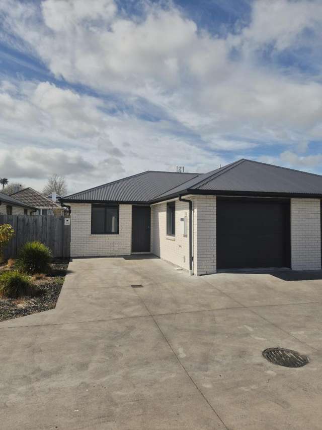 Modern 2 Bedroom, 2 Bathroom Townhouse with Garage + Private Yard