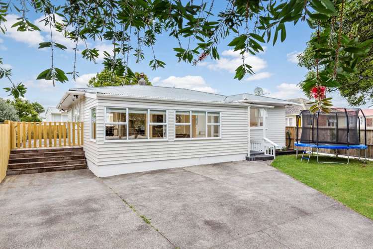 37b Cobham Crescent Kelston_0