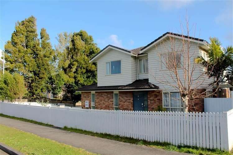 6 Lincoln Garden Close Henderson_1