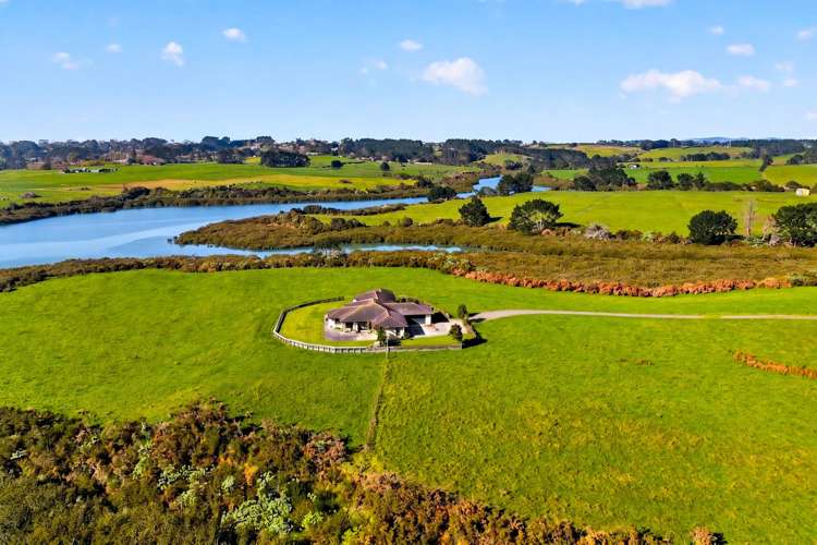251, 256, 265 Glenbrook Beach Road Glenbrook_11