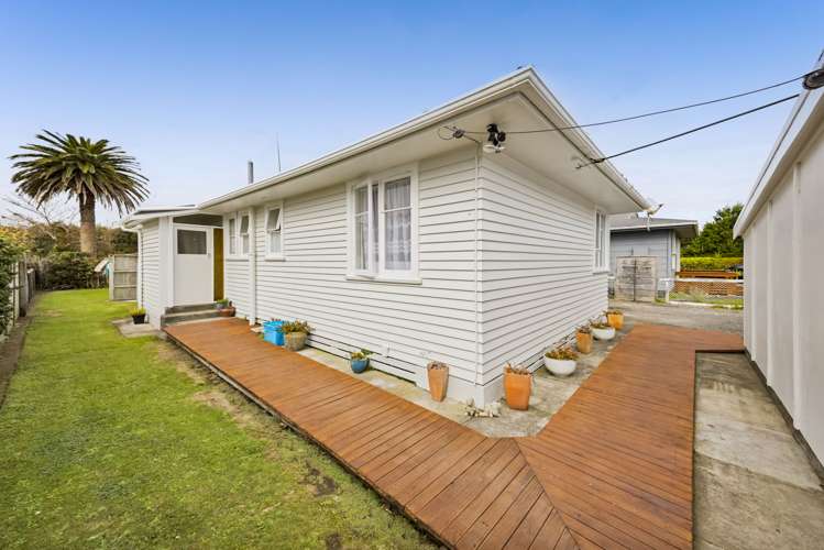 63 Longfellow Road Opunake_15