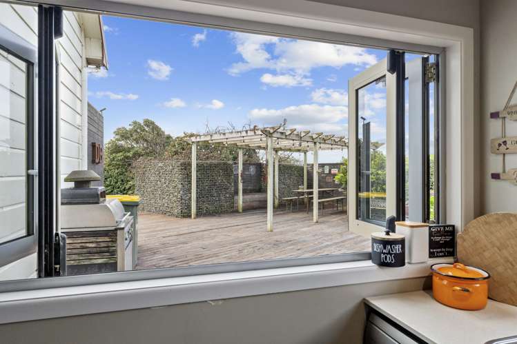 2071 South Road Otakeho_9