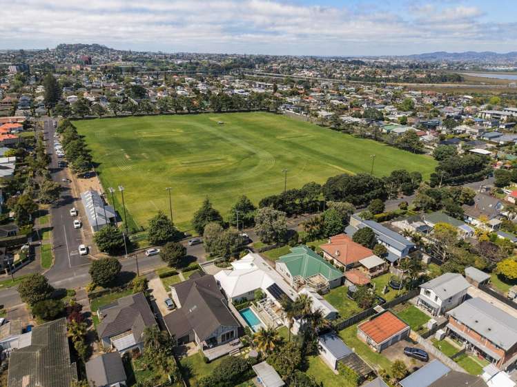 19 Target Street Point Chevalier_16