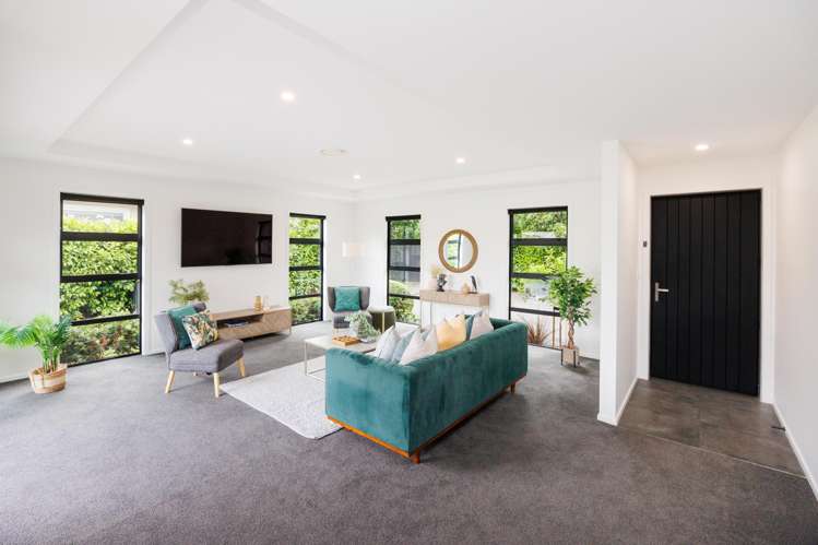 324A College Street West End_3