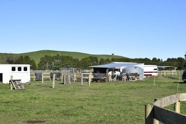 19 Black Road Ashley Clinton_3