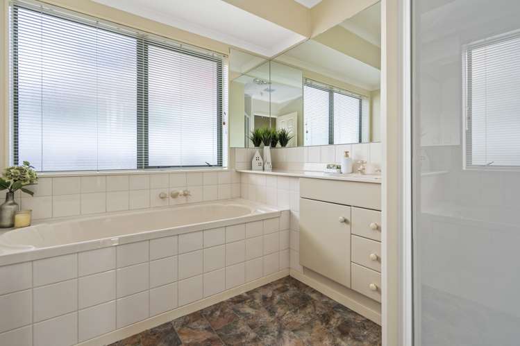 10 John Webb Drive Glenview_17