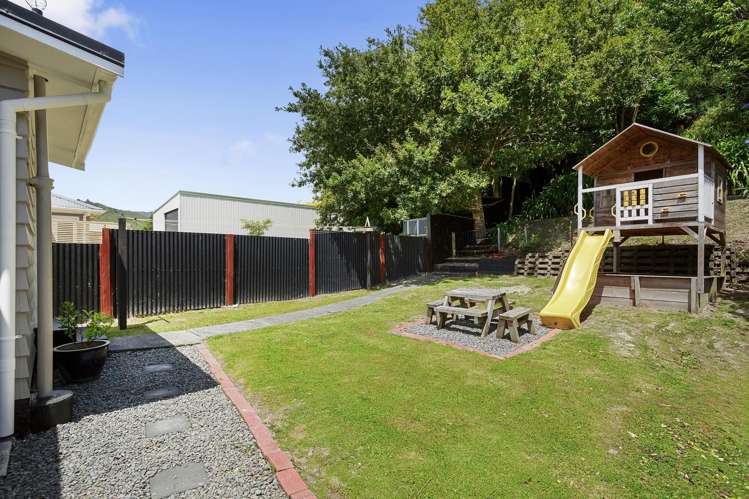 42 Bledisloe Crescent Wainuiomata_15