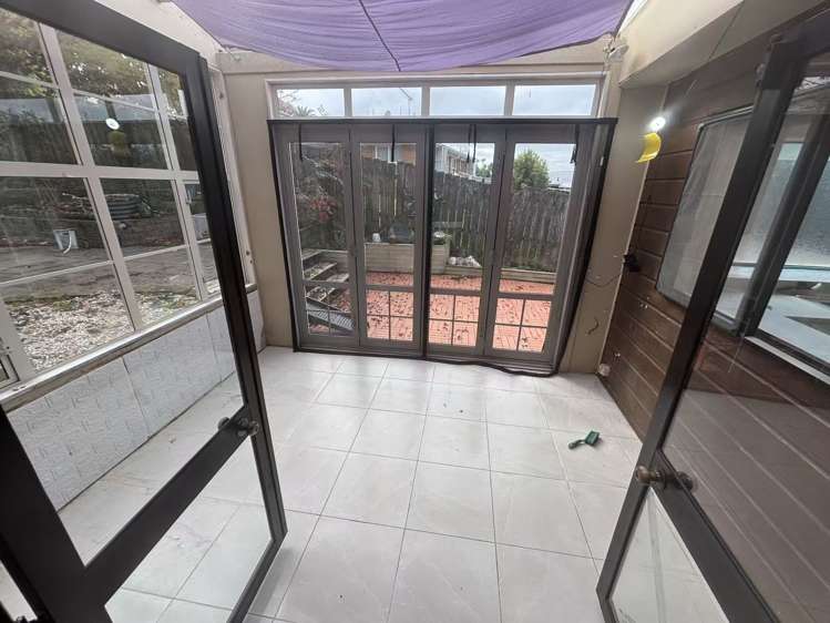 9 Greenvalley Rise Glenfield_16