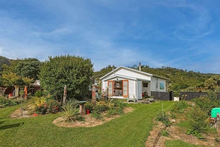 11 River Road Hector_18