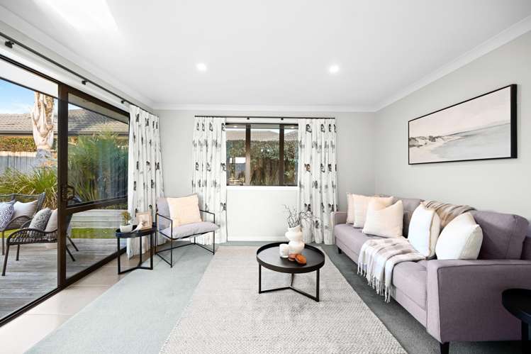 6 Compton Grove Huntington_17