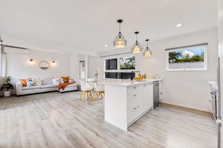 279 Royal Road Massey_6