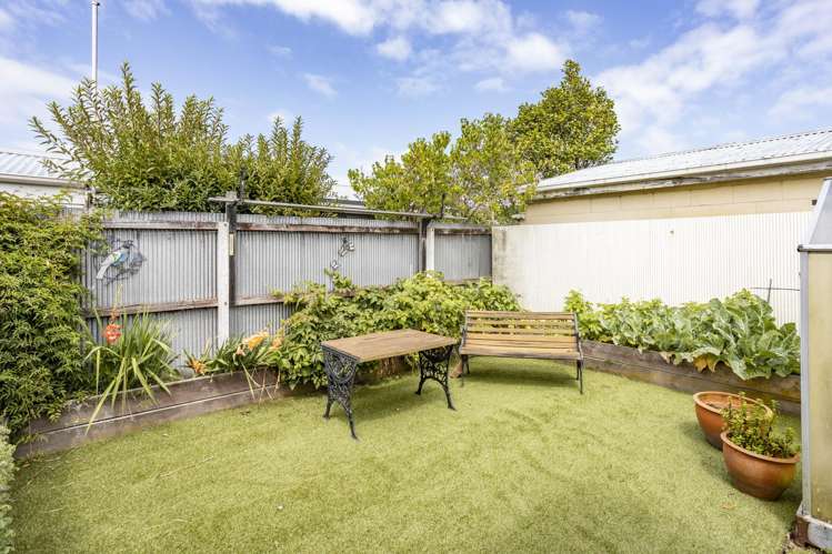 11 Freebairn Street Redwood_14