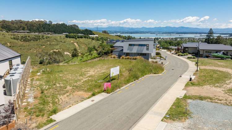 9 Hill Tops Way Stoke_7