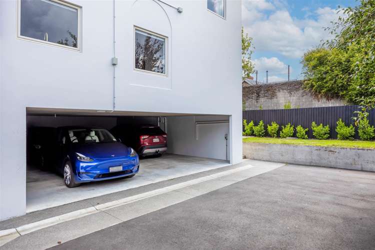 2/100 Rossall Street Merivale_11