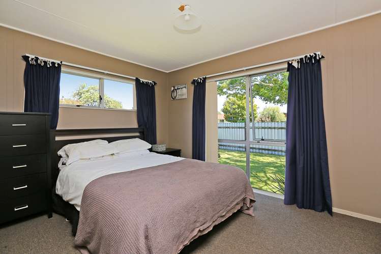 1 Deakin Place Clive_10