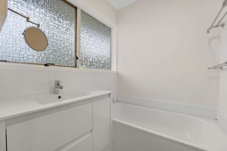 1/12 Hollyhock Place Browns Bay_11