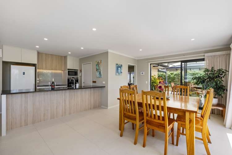 6 Karearea Drive Coastlands_9