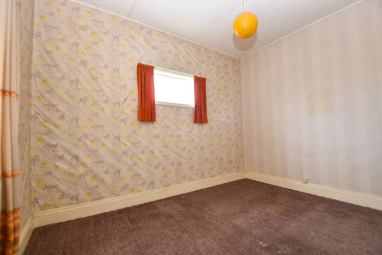 212 High Street South Carterton_7