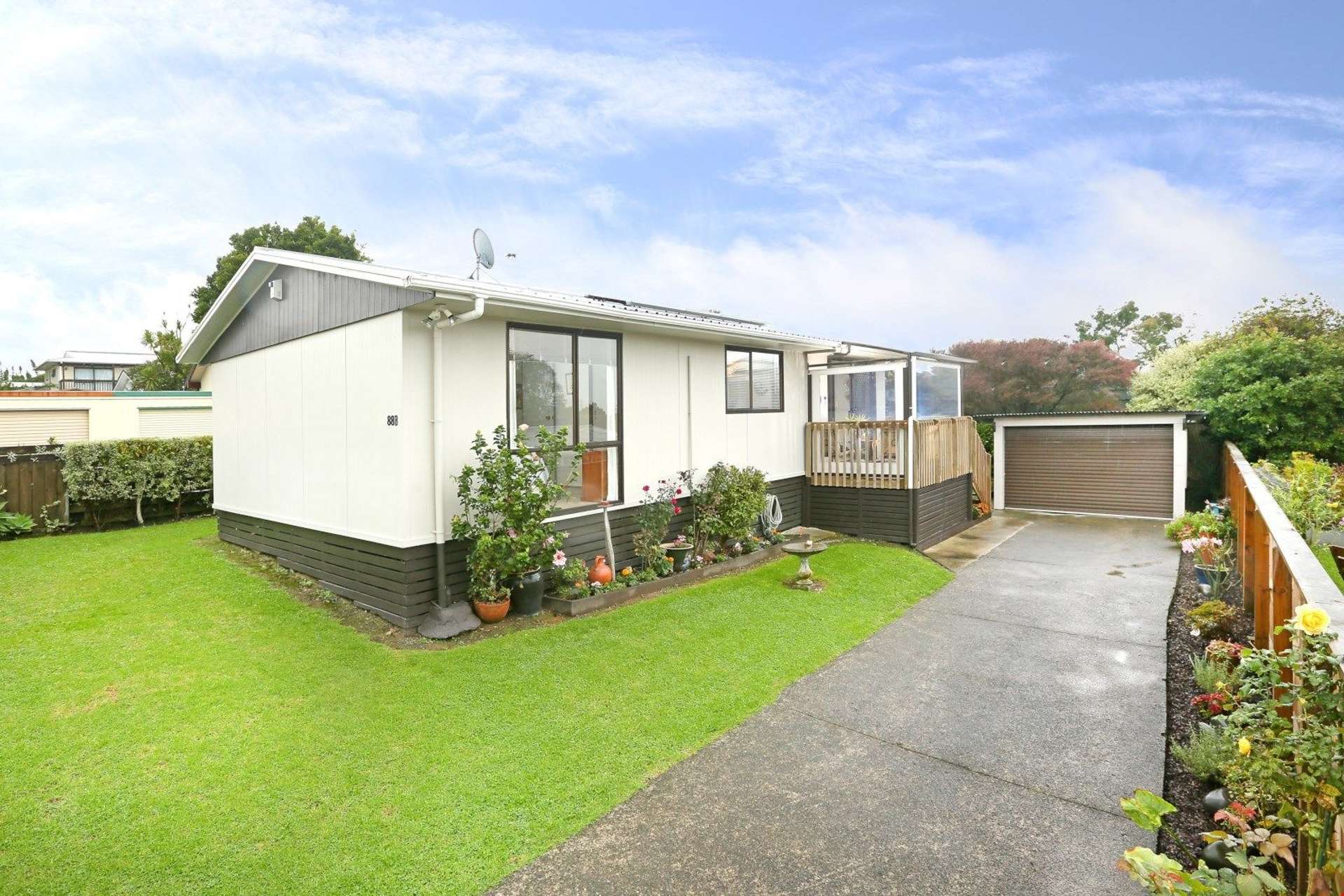 2/88 Roberts Road Te Atatu South_0