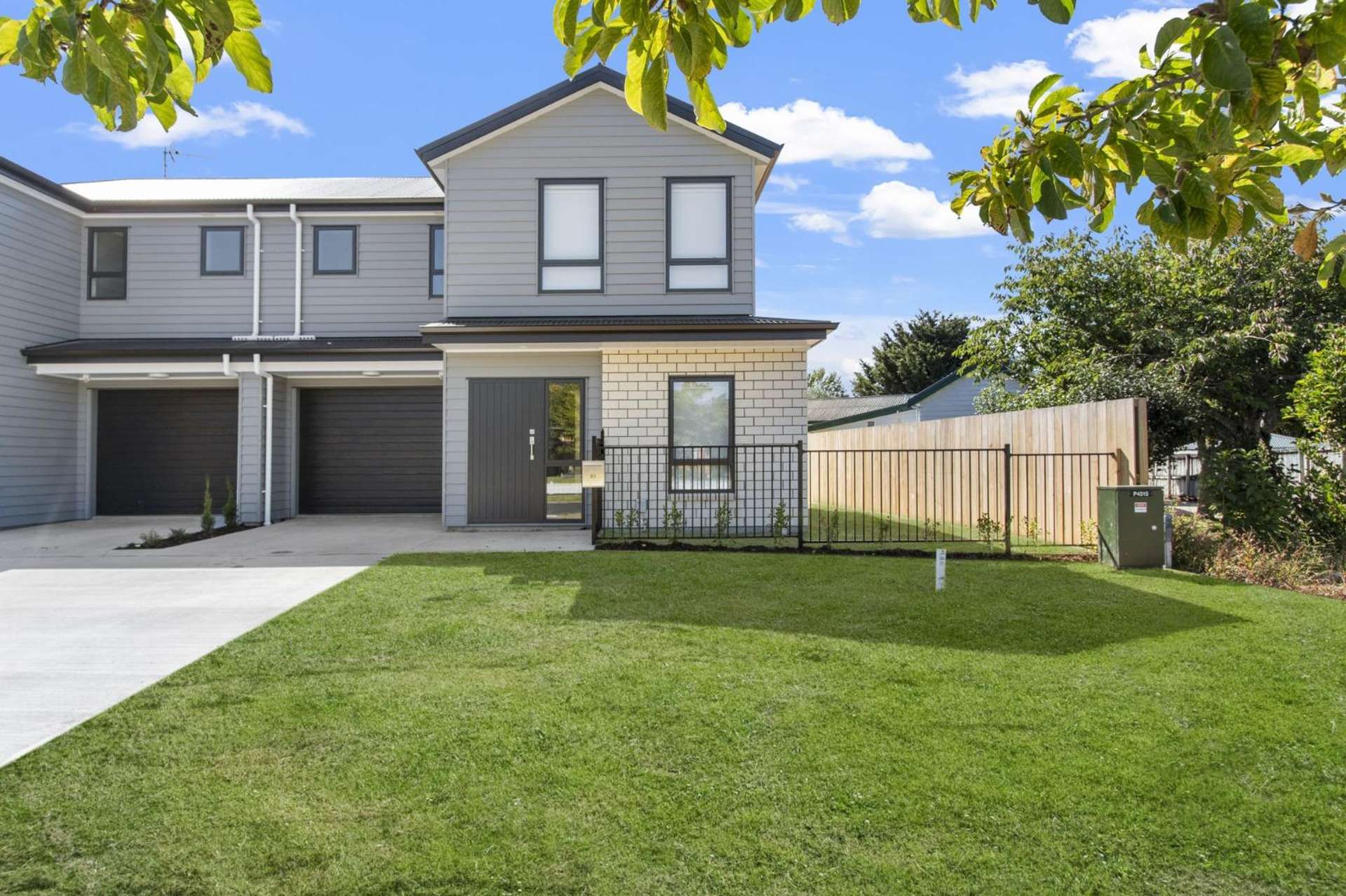 2/1 Garthwood Road Hillcrest_0
