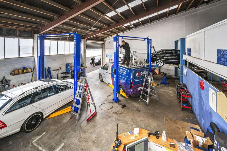 54 and 56 Ben Lomond Crescent Pakuranga_6