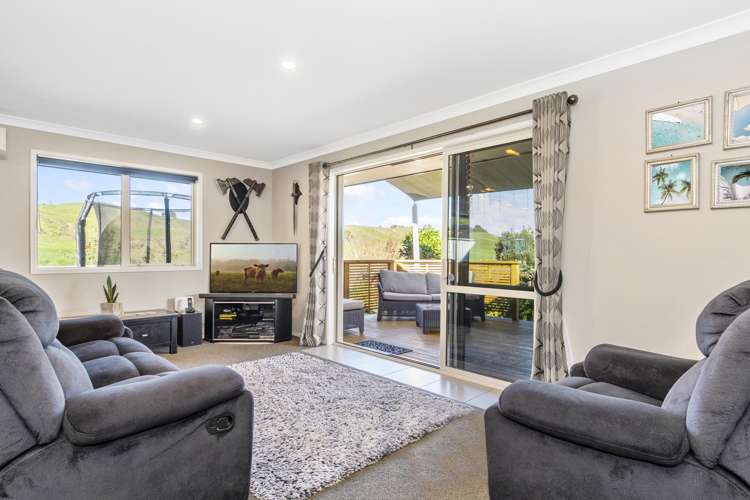 240 Ballintoy Park Drive Welcome Bay_7