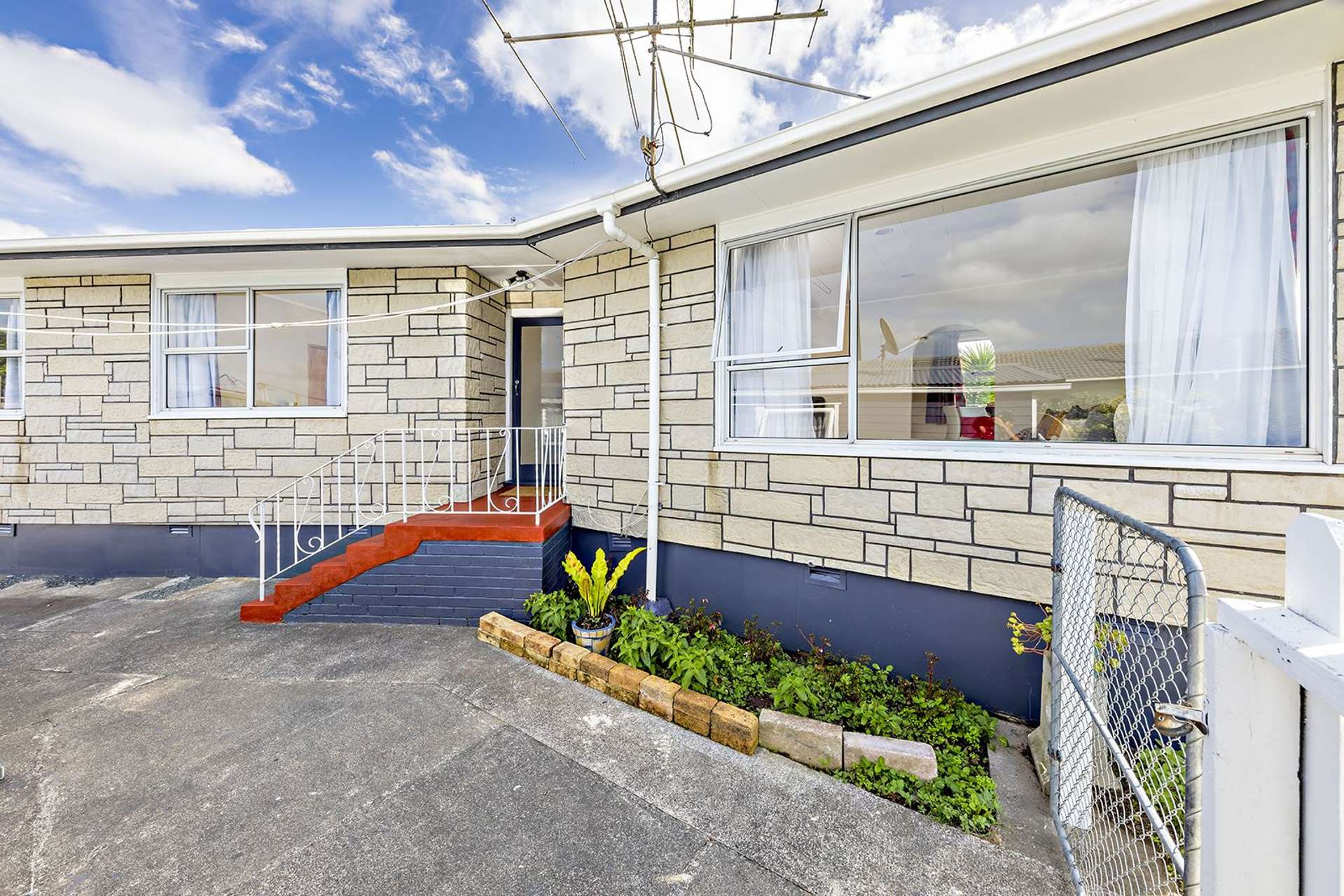 55 Staverton Crescent Mangere_0